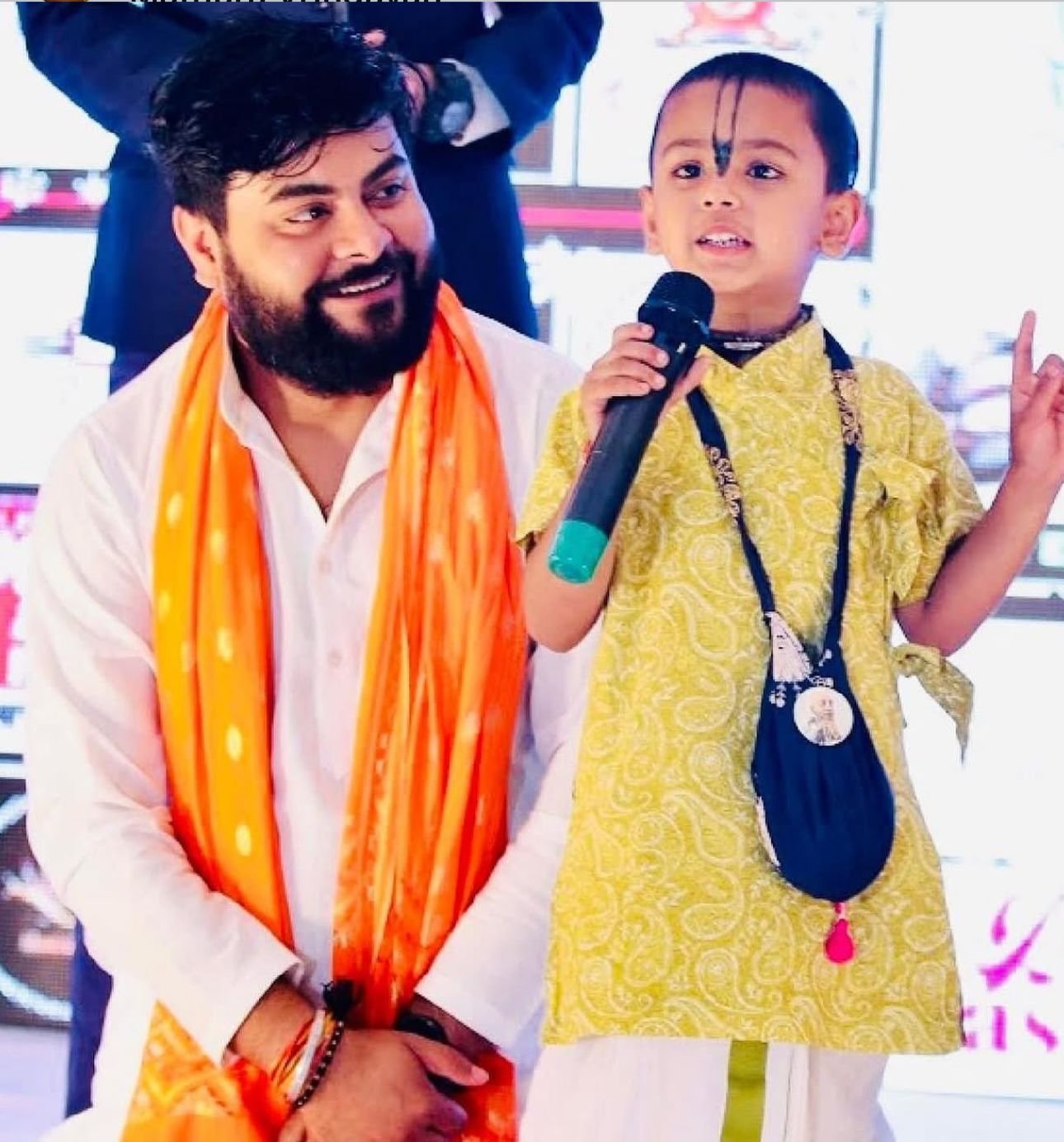 Rashtriya Geetkar Alok Kumar image from public life